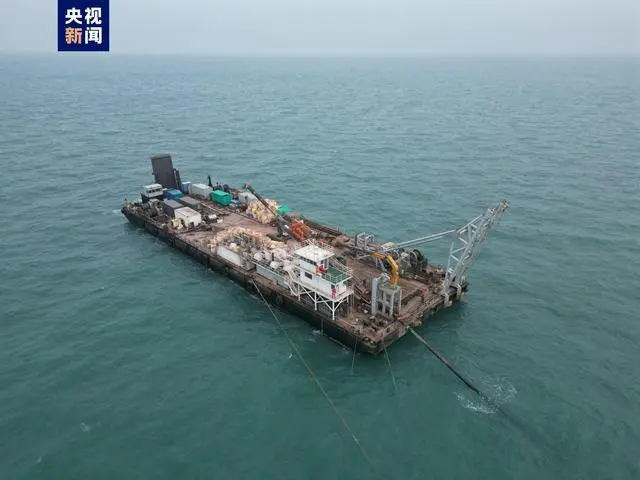 涠洲-北海海底输气管道定向钻穿越30万吨航道